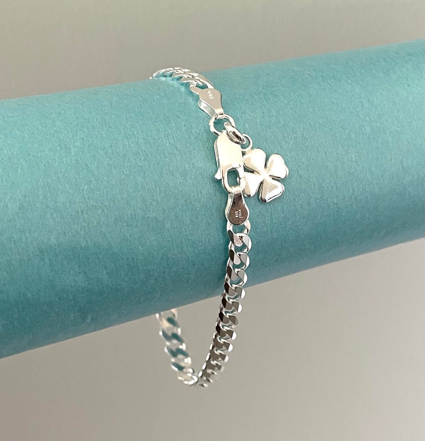 A Limited Edition Lucky Clover Bracelet Solid 925 Sterling Silver Italy