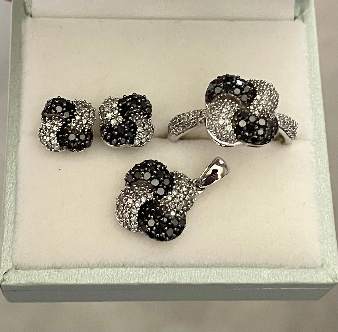 Wonderful Estate Black & White Diamond Pinwheel Set 1.50 cts tw In 10K White Gold