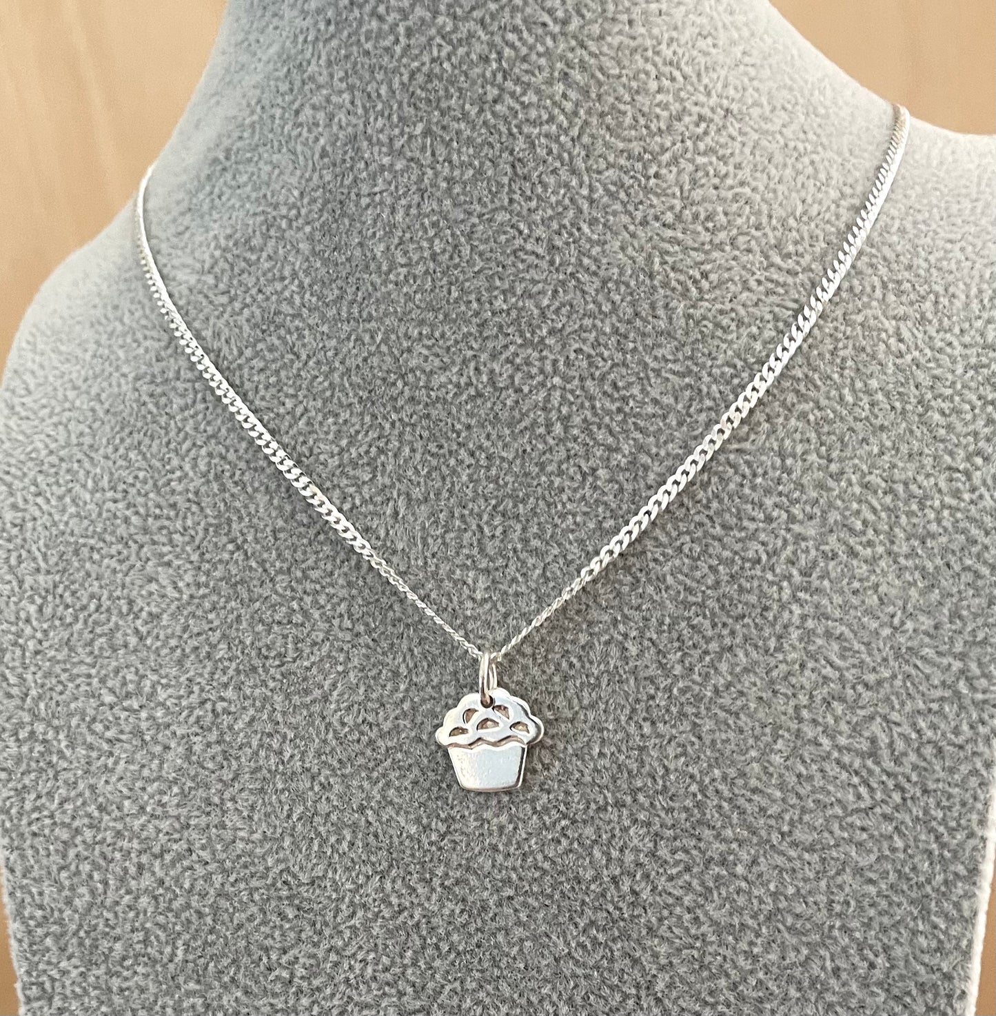 Cutest Ever Cupcake Necklace Solid 925 Sterling Silver Italy