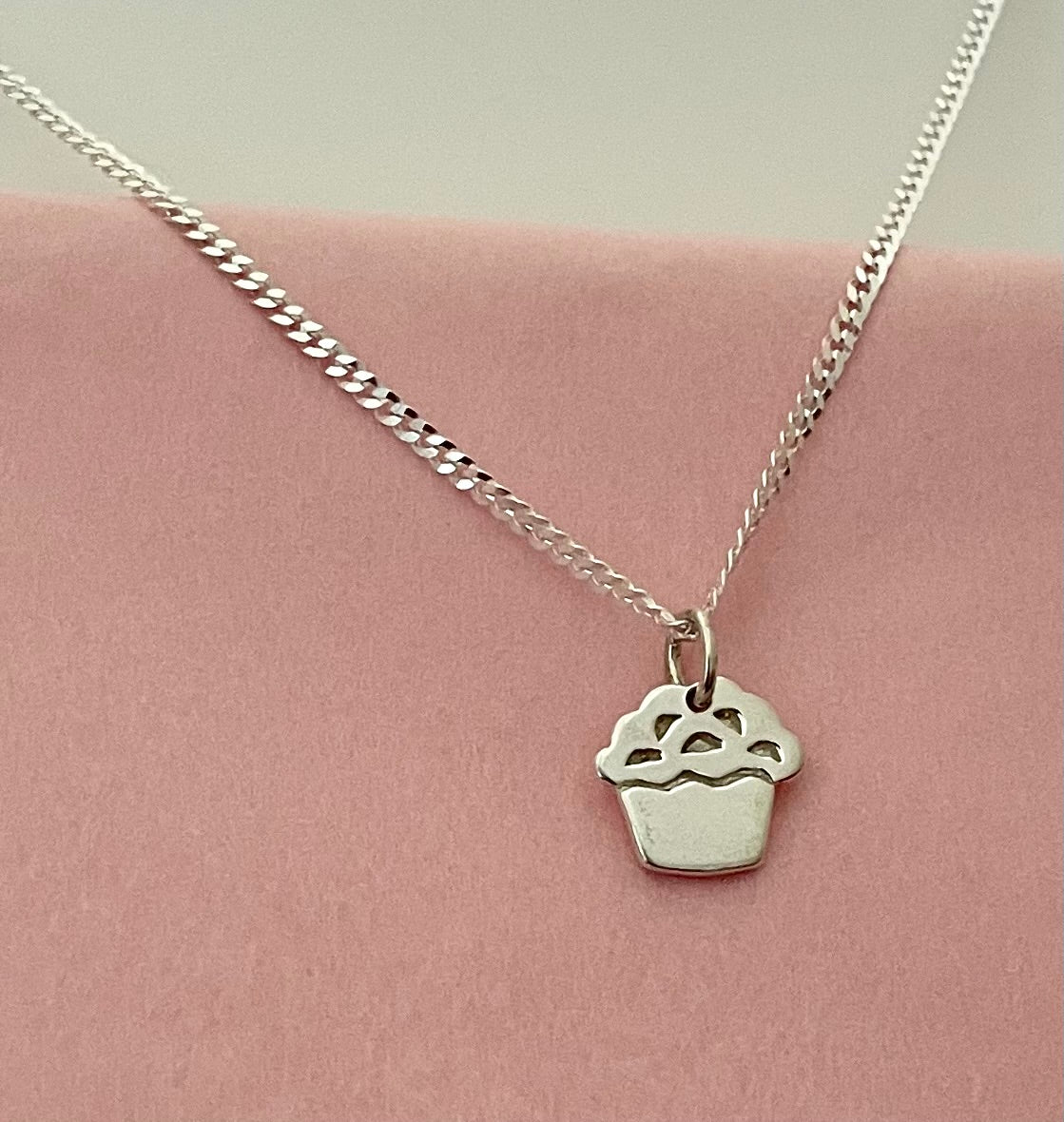 Cutest Ever Cupcake Necklace Solid 925 Sterling Silver Italy