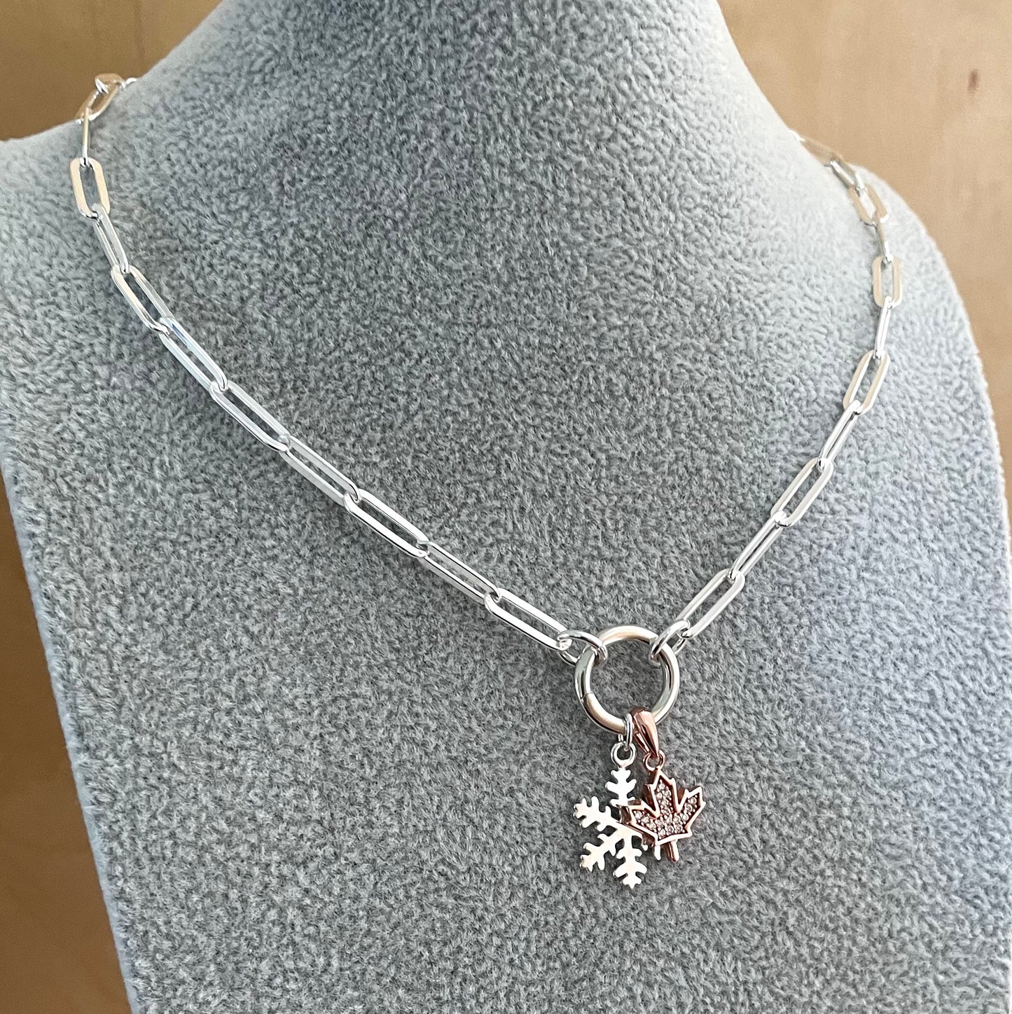 A Limited Edition Canadian Winter Charm Holder Necklace Solid 925 Sterling Silver Italy