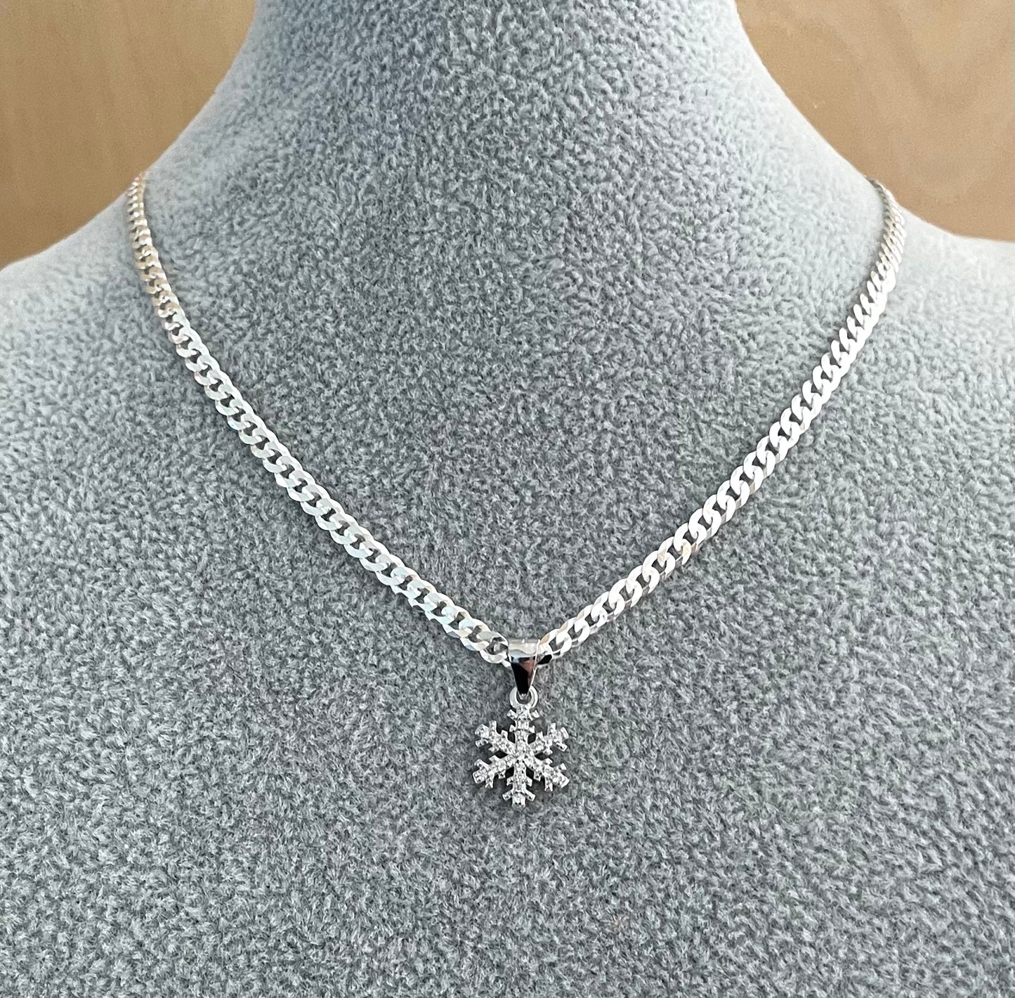 A Limited Edition Sparkle Snowflake Necklace Solid 925 Sterling Silver Italy
