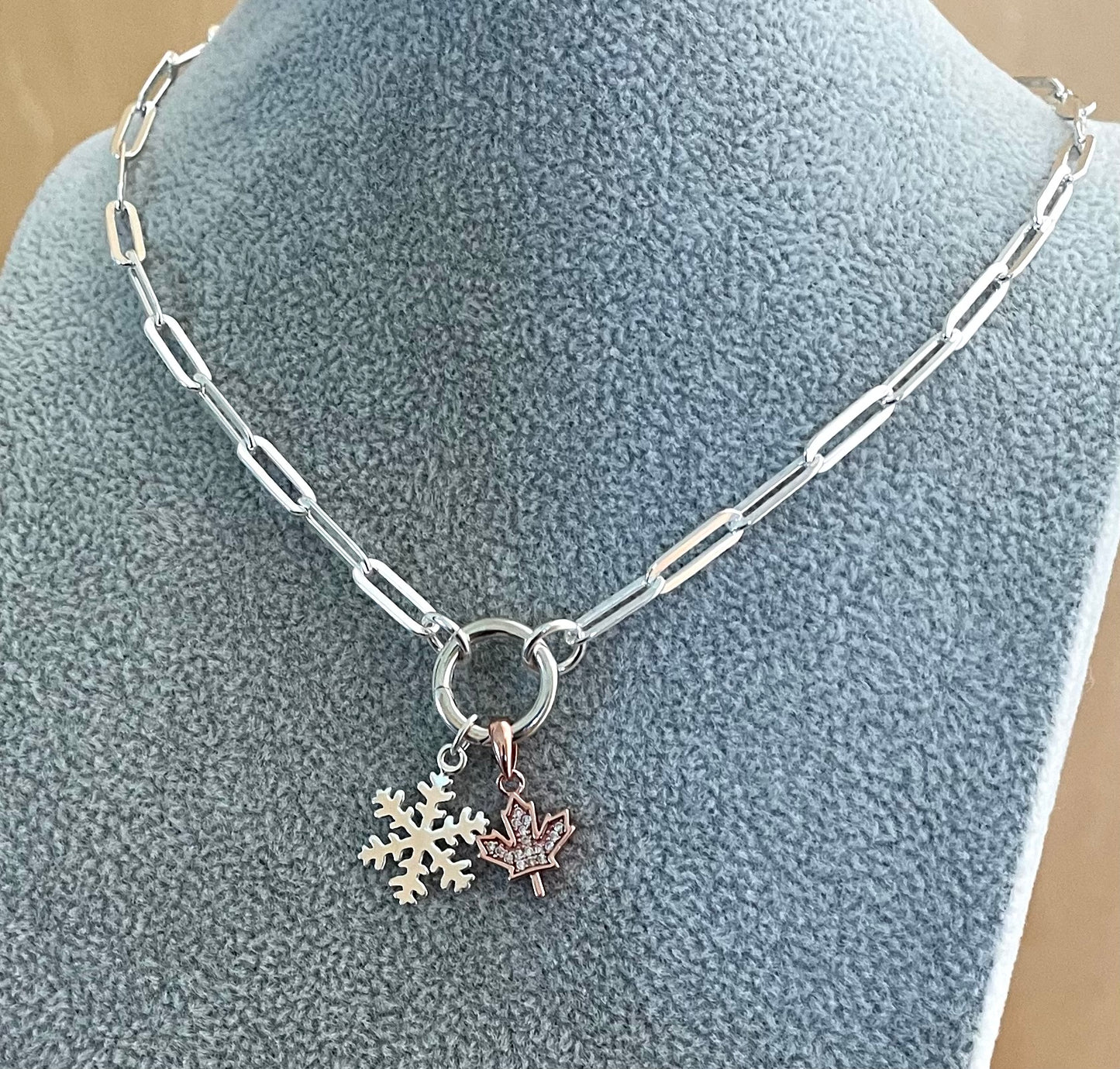 A Limited Edition Canadian Winter Charm Holder Necklace Solid 925 Sterling Silver Italy