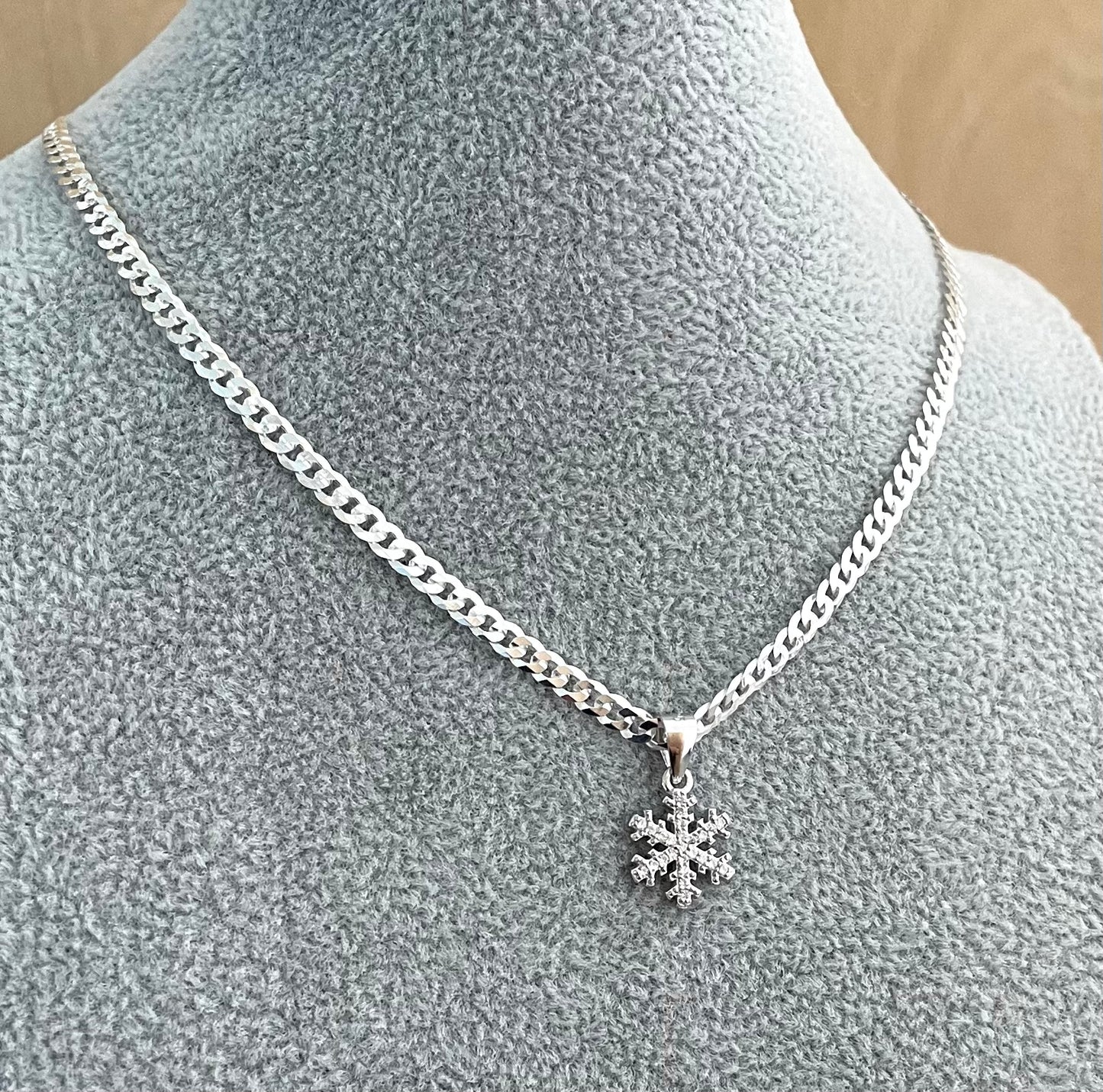 A Limited Edition Sparkle Snowflake Necklace Solid 925 Sterling Silver Italy