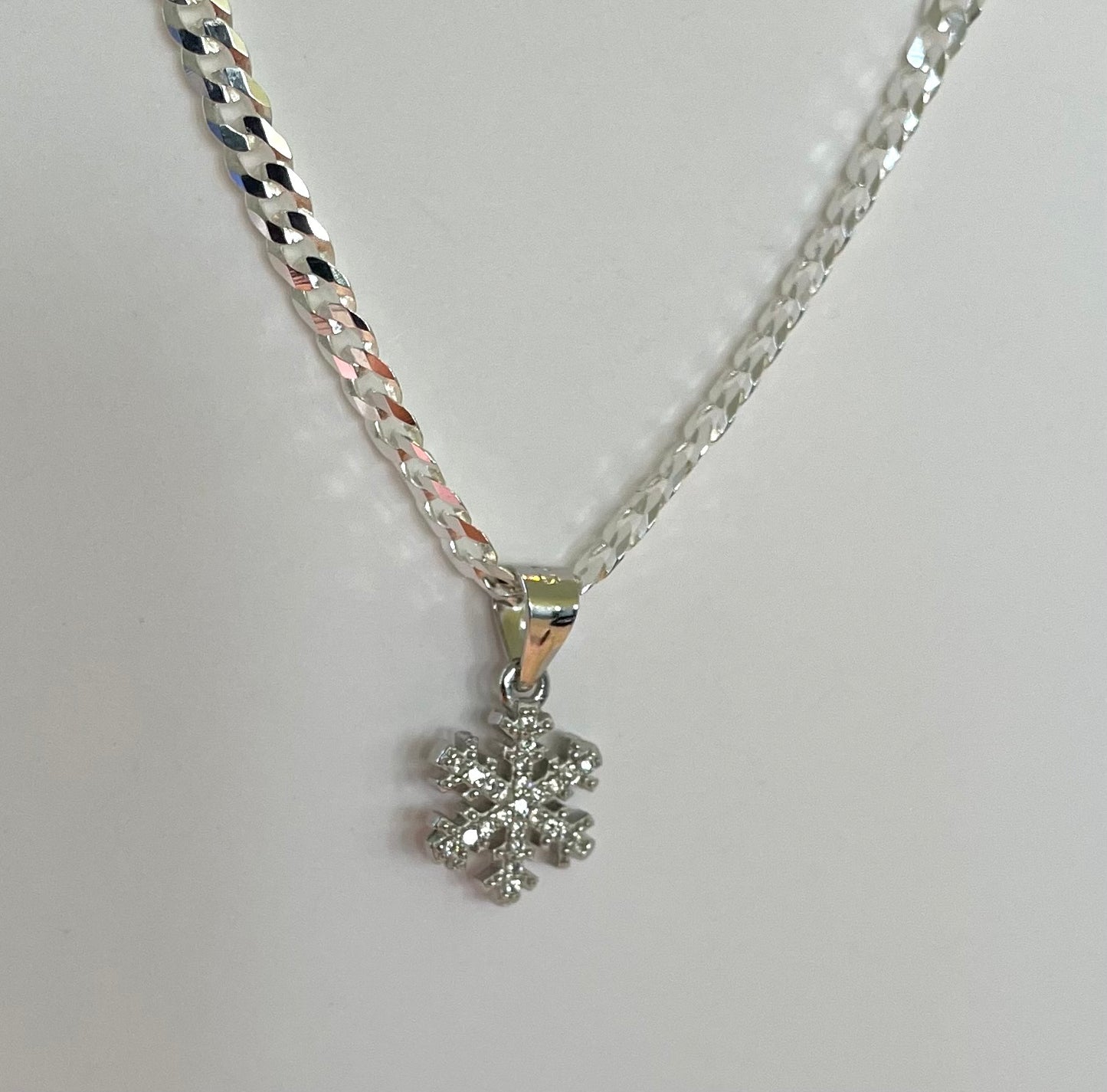 A Limited Edition Sparkle Snowflake Necklace Solid 925 Sterling Silver Italy
