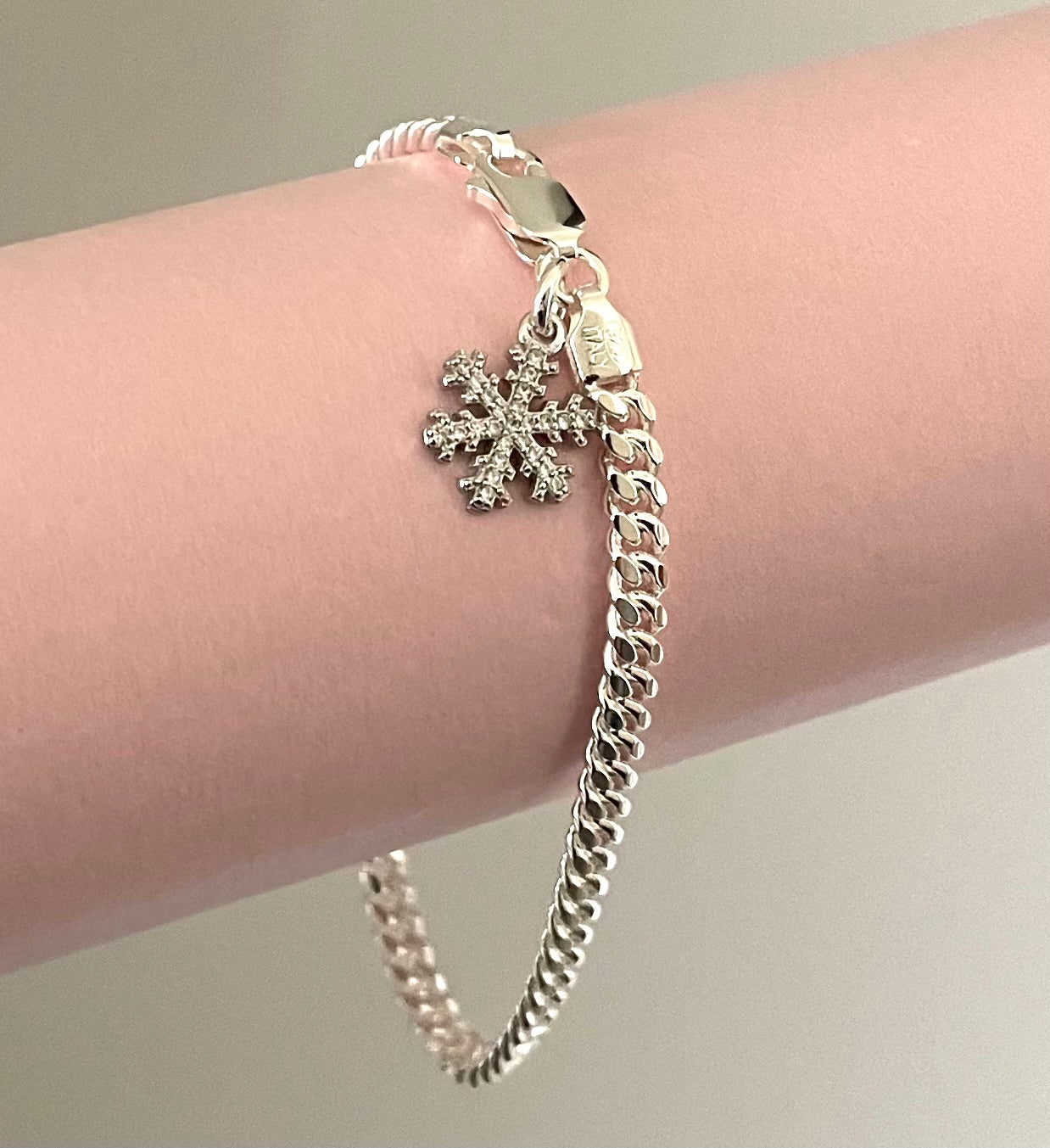 A Limited Edition Bracelet With Sparkly Snowflake Charm Solid 925 Sterling Silver Italy