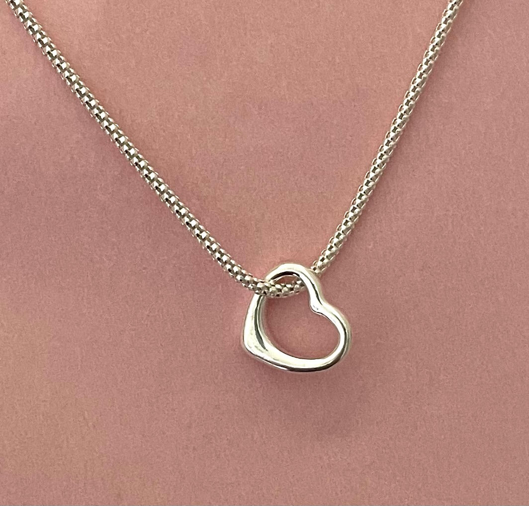 A Special Edition Floating Heart Necklace Solid 925 Sterling Silver Italy