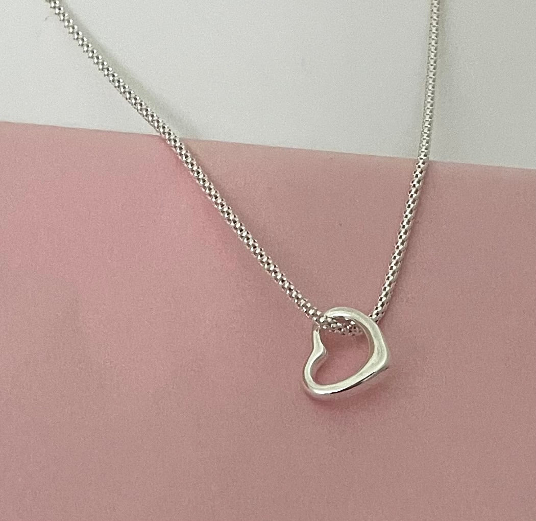 A Special Edition Floating Heart Necklace Solid 925 Sterling Silver Italy