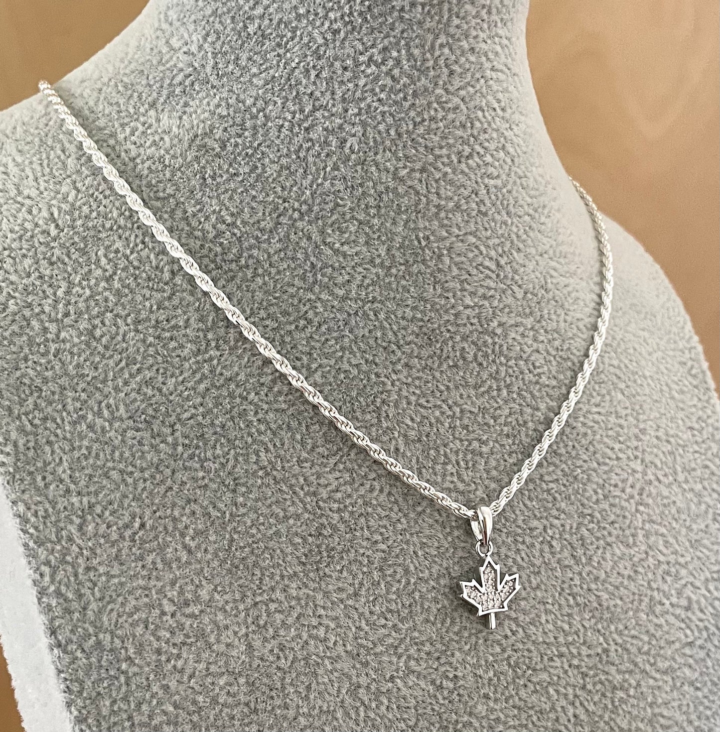 A Special Edition Maple Leaf Necklace Solid 925 Sterling Silver Italy