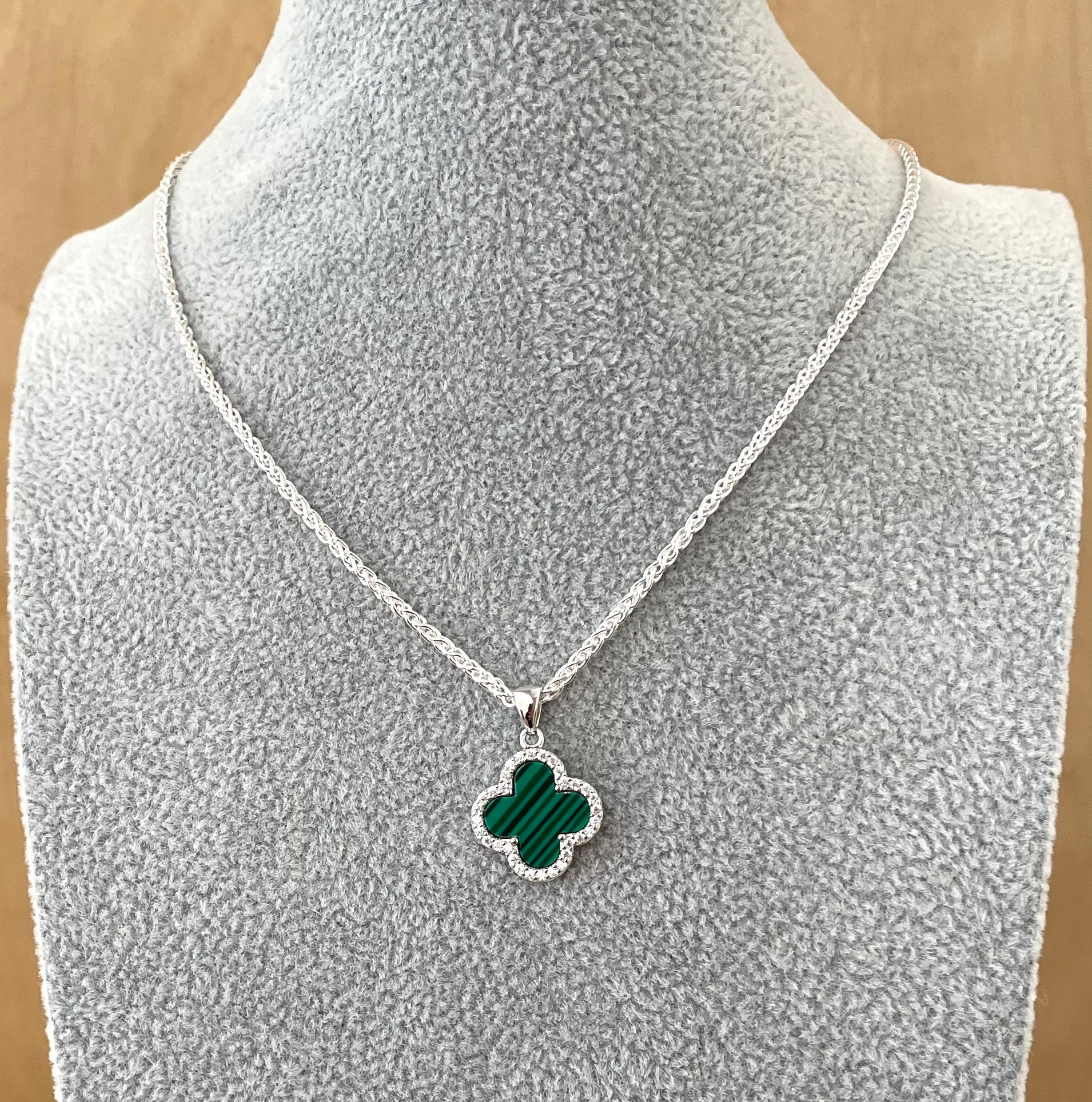 Necklace with green malachite clover pendant on spiga chain 18 inch 2mm solid 925 sterling silver Italy