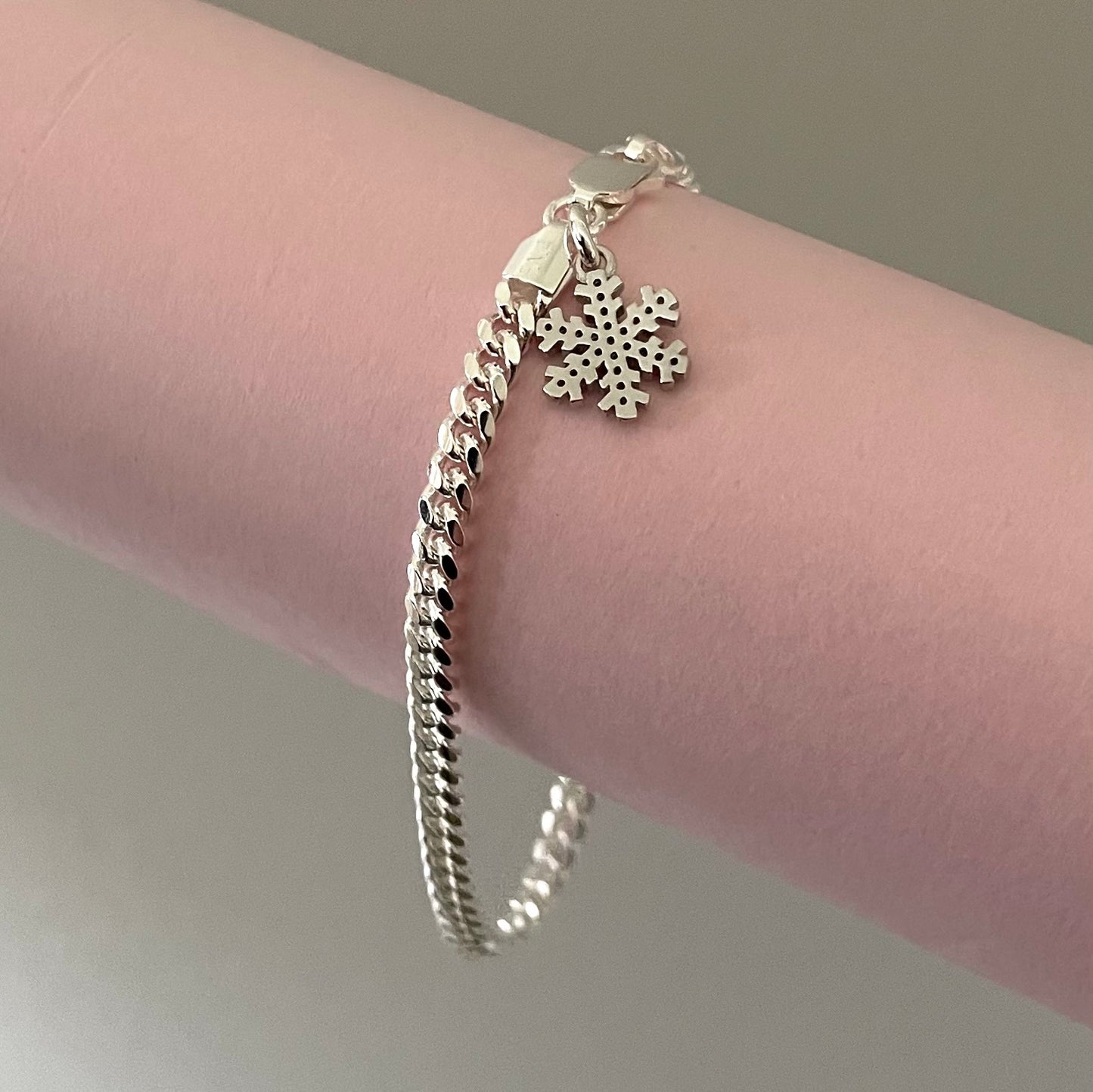 A Limited Edition Bracelet With Sparkly Snowflake Charm Solid 925 Sterling Silver Italy